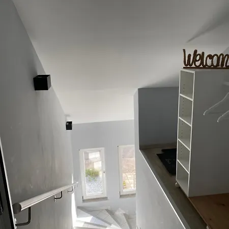 Am Kienbusch - Suedliche Weinstrasse - Dachgeschoss * 特里费尔斯山麓安韦勒