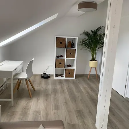 Am Kienbusch - Suedliche Weinstrasse - Dachgeschoss * 特里费尔斯山麓安韦勒