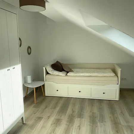 Am Kienbusch - Suedliche Weinstrasse - Dachgeschoss * 特里费尔斯山麓安韦勒